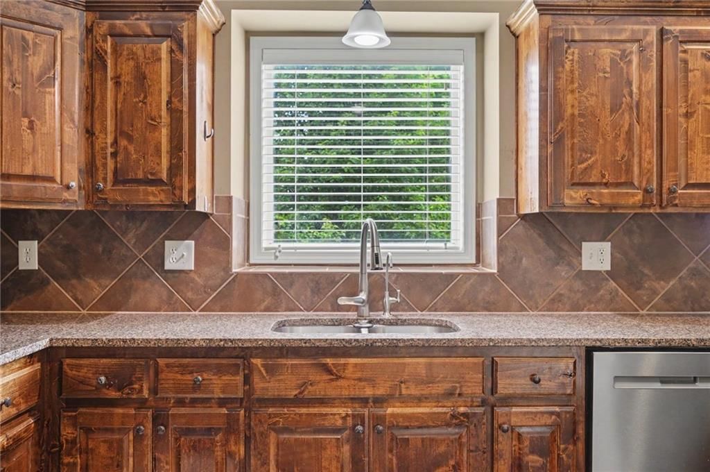 10208 Theden Circle — photo 13