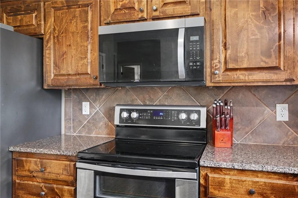10208 Theden Circle — photo 14