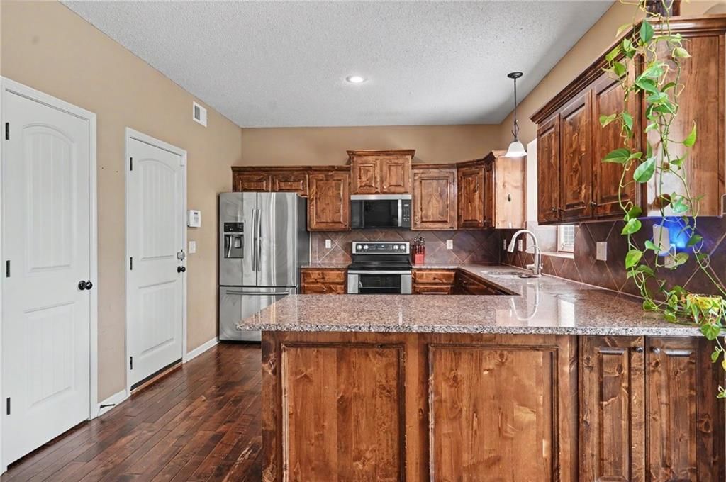 10208 Theden Circle — photo 18