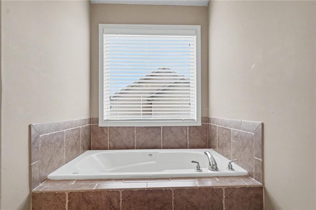10208 Theden Circle — photo 35