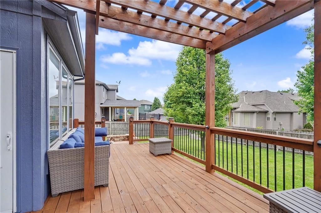 10208 Theden Circle — photo 40