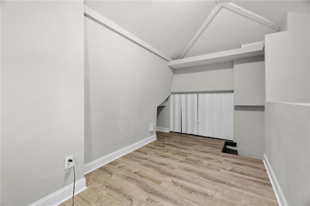 1000 N Woodland Street — photo 30