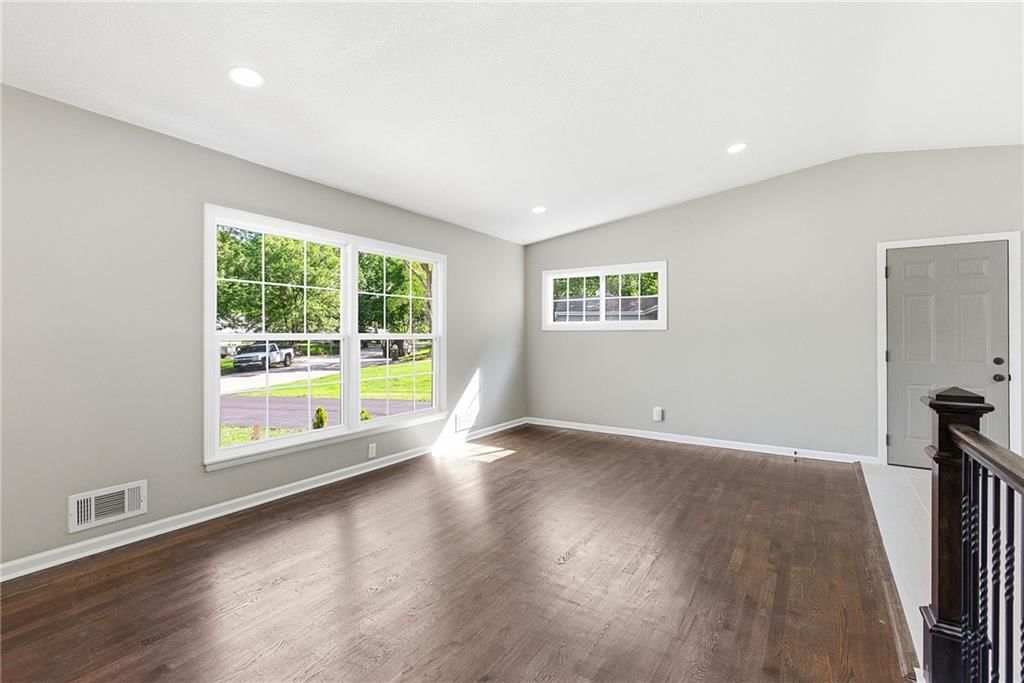 9939 Campbell Street — photo 4