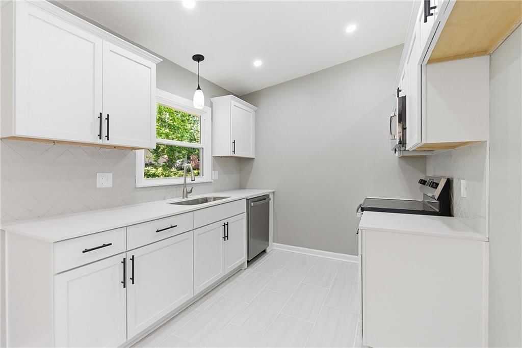 9939 Campbell Street — photo 9