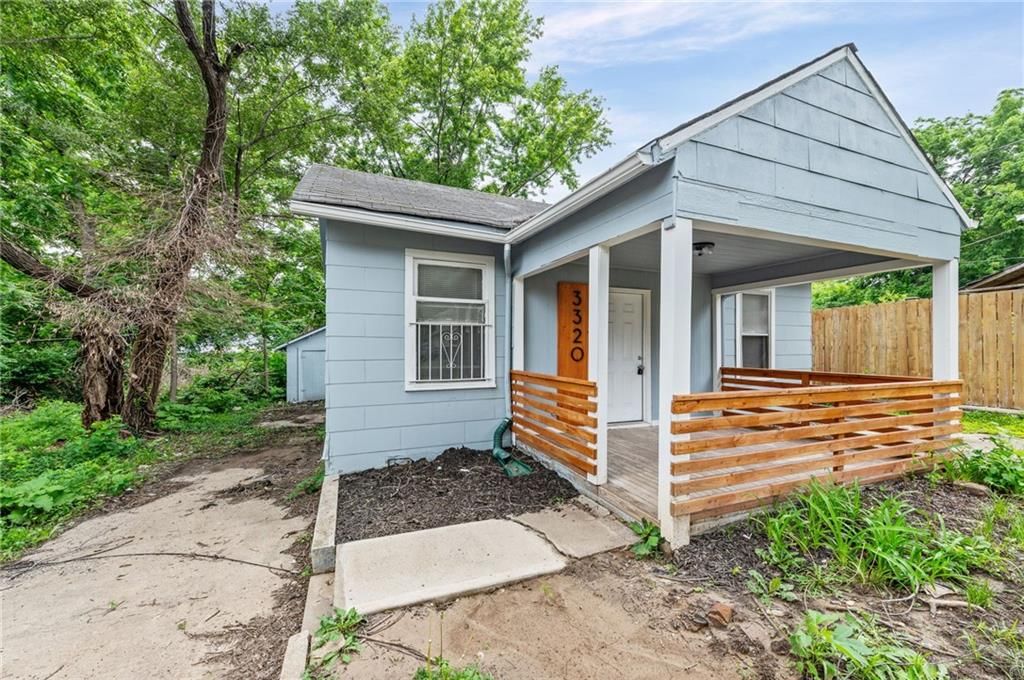 3320 Spruce Avenue — photo 2