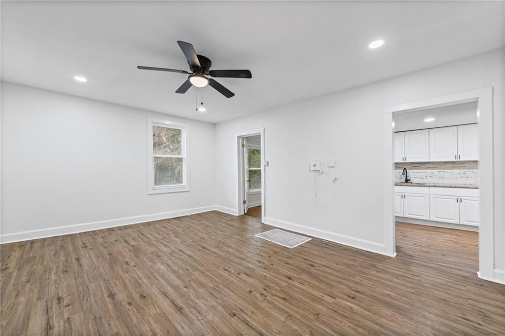 3320 Spruce Avenue — photo 8