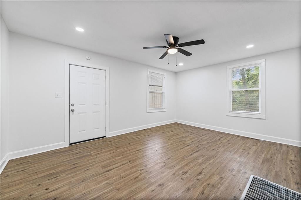3320 Spruce Avenue — photo 11