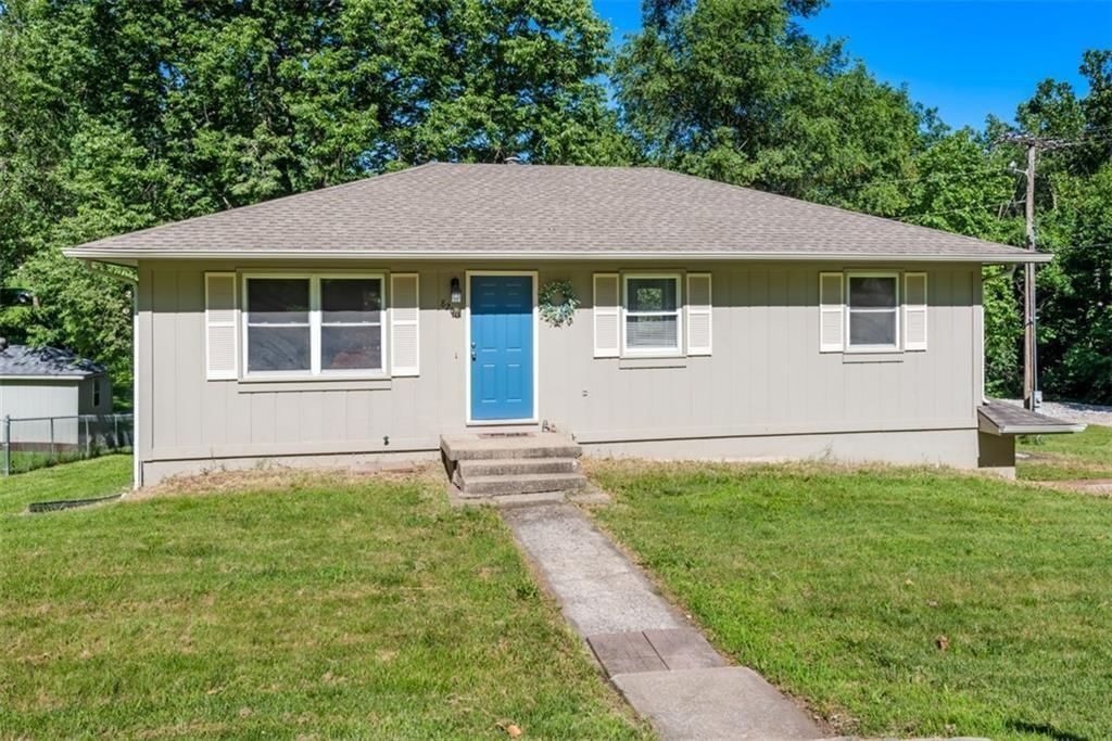 8200 Sunset Drive — photo 1