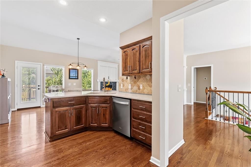 9704 N Donnelly Avenue — photo 15