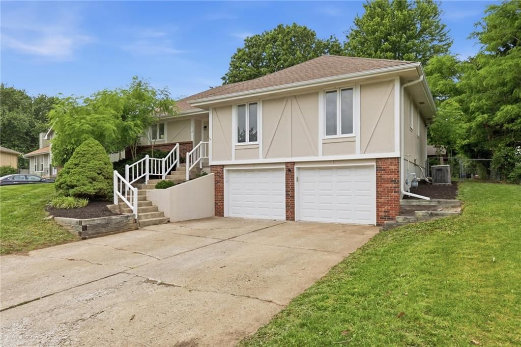 1512 NE Westwind Drive — photo 2