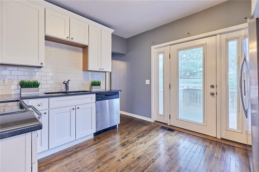4511 Terrace Street — photo 11