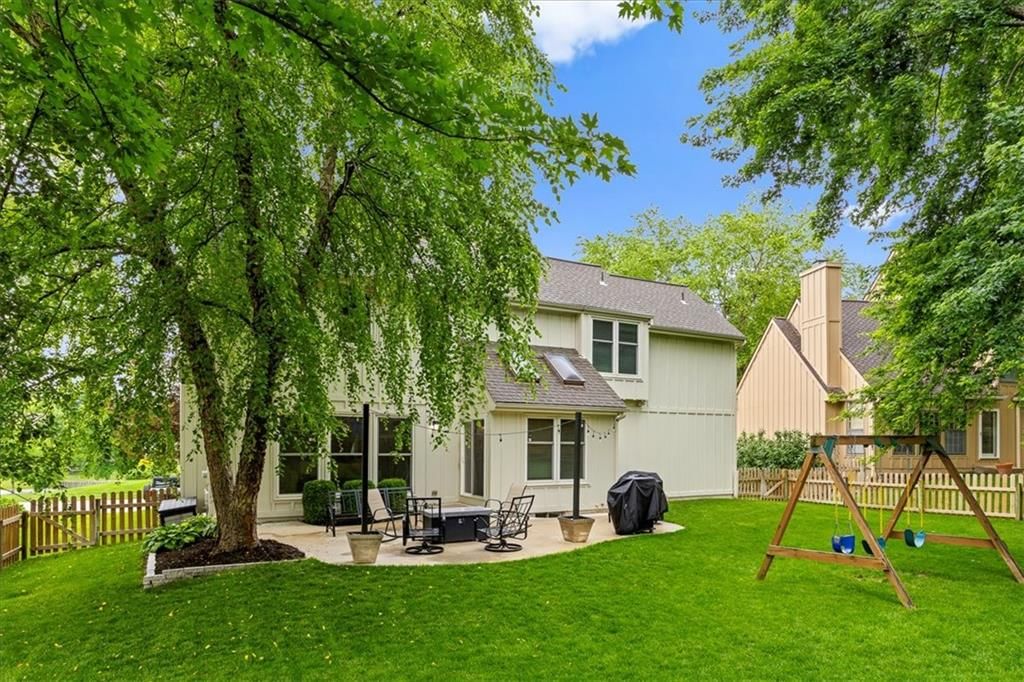 13802 Pembroke Lane — photo 32