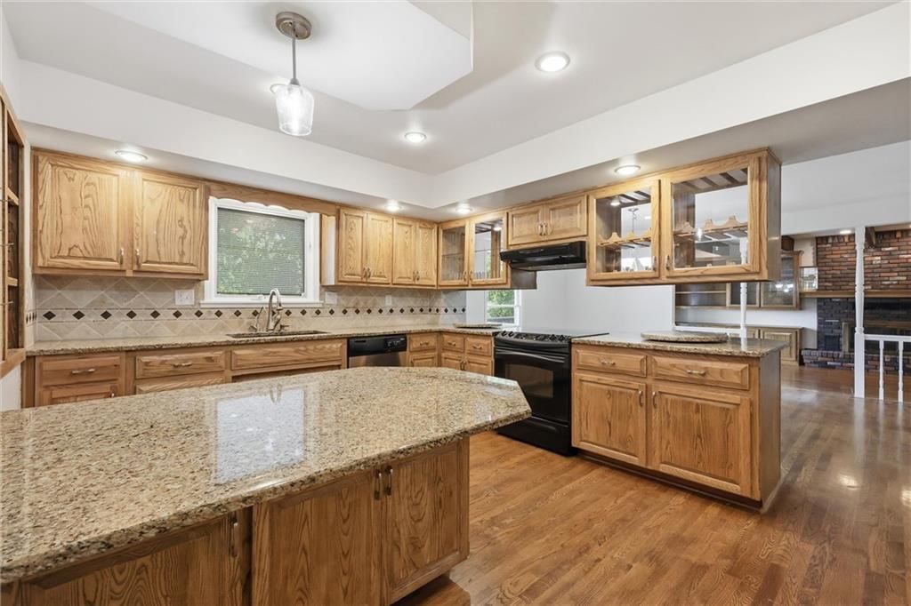 9606 N Charlotte Street — photo 3