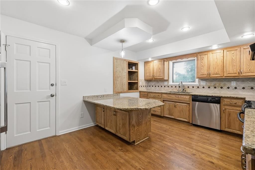 9606 N Charlotte Street — photo 9