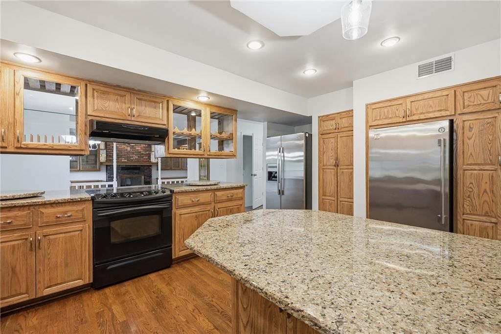 9606 N Charlotte Street — photo 11