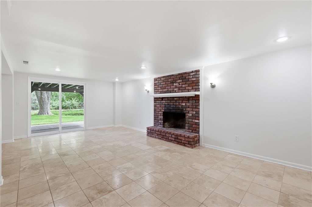 9606 N Charlotte Street — photo 20