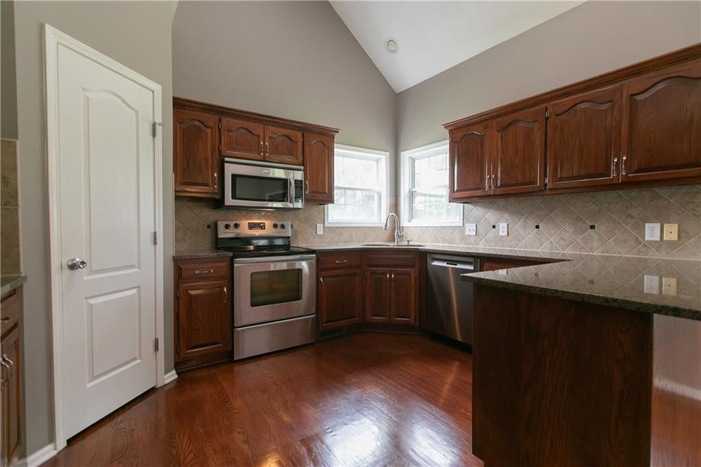 27175 Webster Court — photo 6