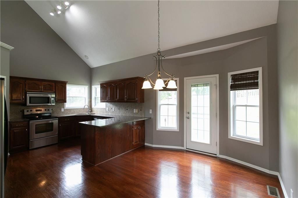 27175 Webster Court — photo 8