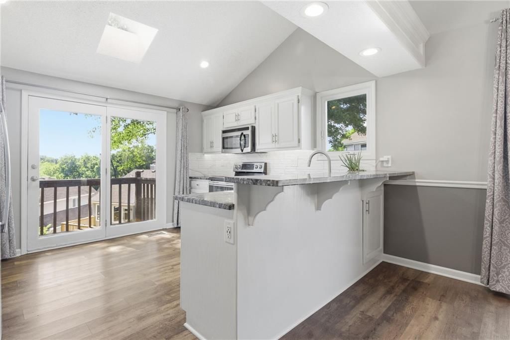 5823 N Mayview Avenue — photo 12