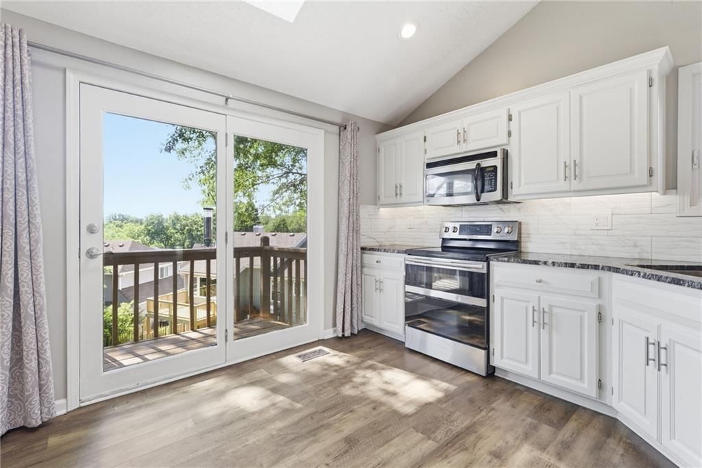 5823 N Mayview Avenue — photo 16