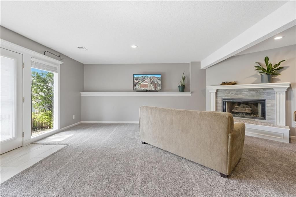 5823 N Mayview Avenue — photo 27