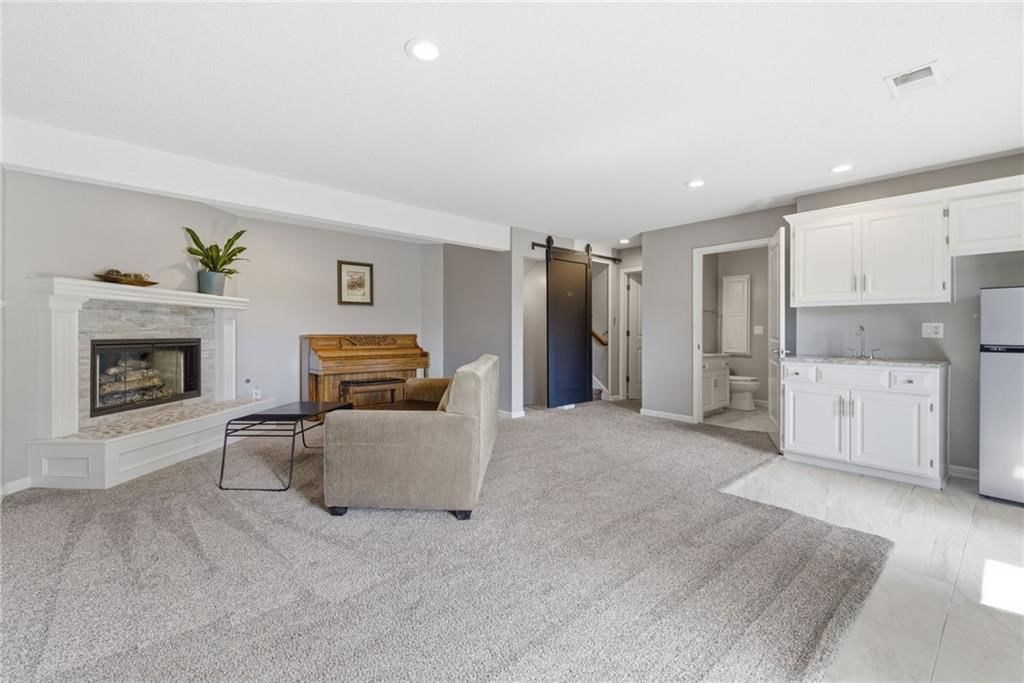 5823 N Mayview Avenue — photo 28
