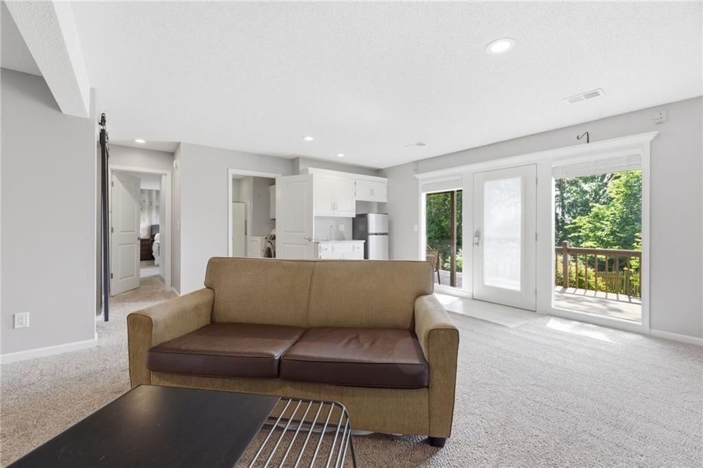 5823 N Mayview Avenue — photo 30
