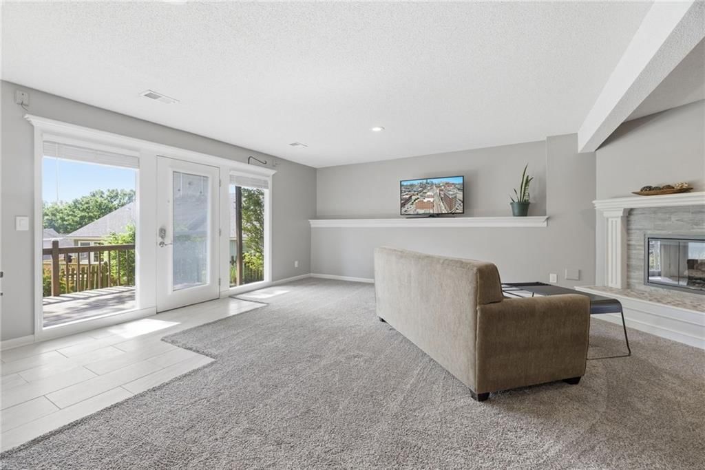 5823 N Mayview Avenue — photo 31