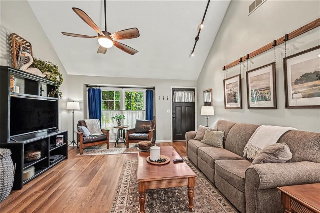 15215 Terra Pulchra Drive — photo 6