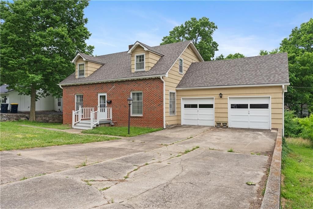 5314 N CYPRESS Avenue — photo 1