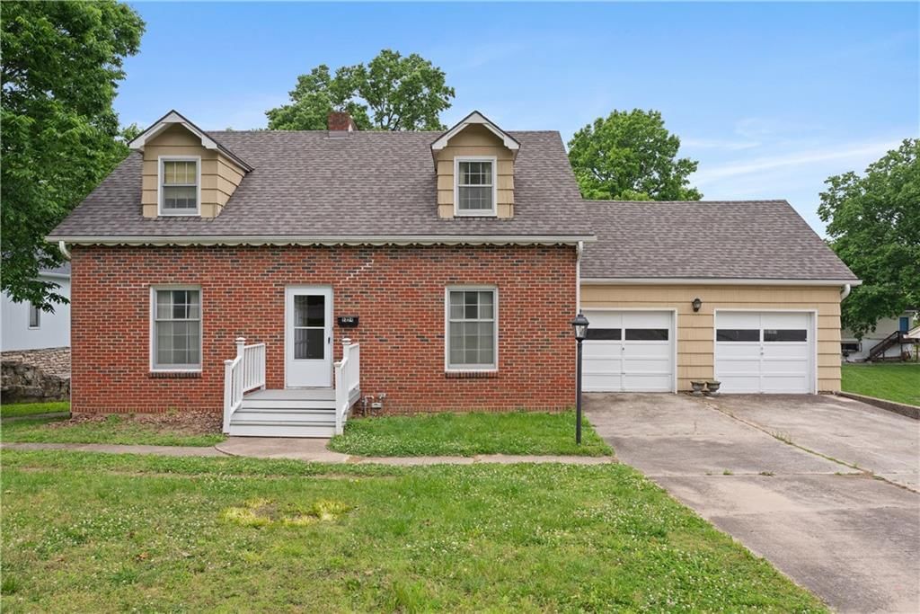5314 N CYPRESS Avenue — photo 2