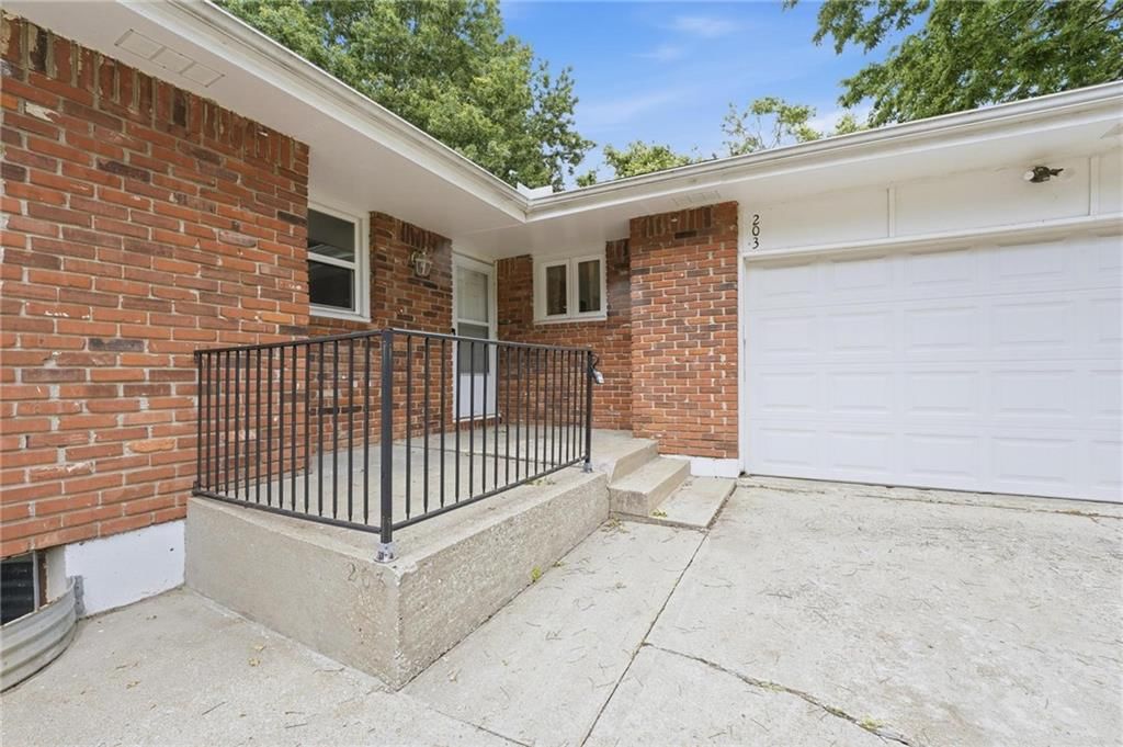 203 N Murphy Drive — photo 2