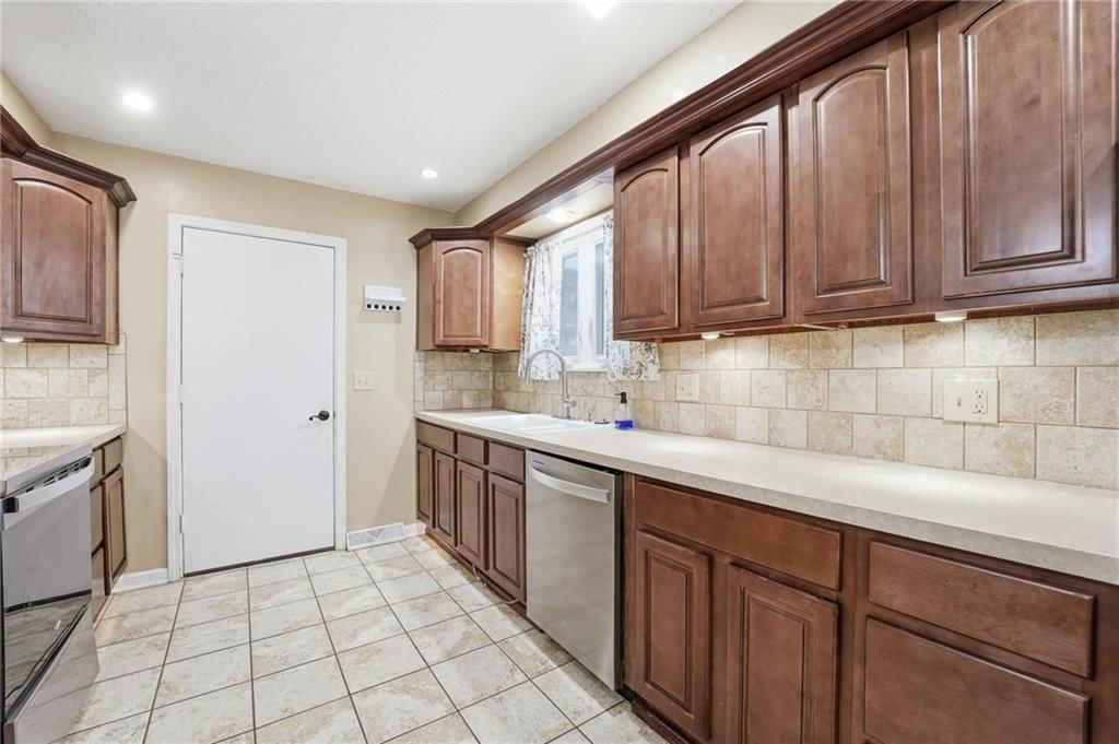 203 N Murphy Drive — photo 4