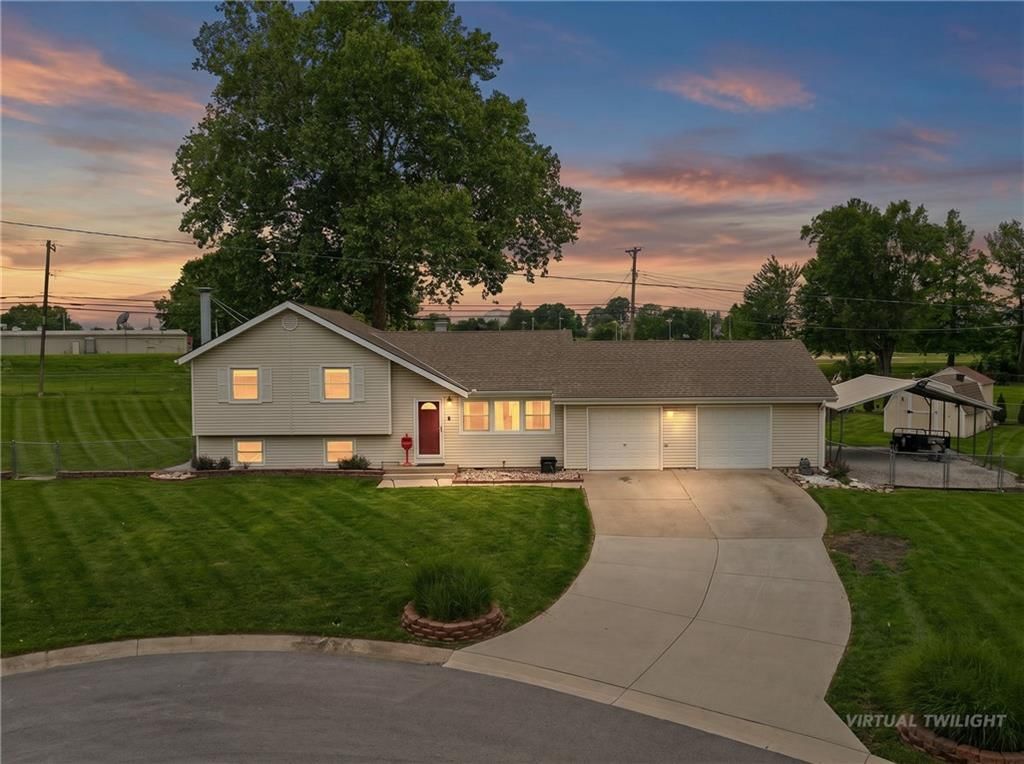 420 NW Village Court — photo 2