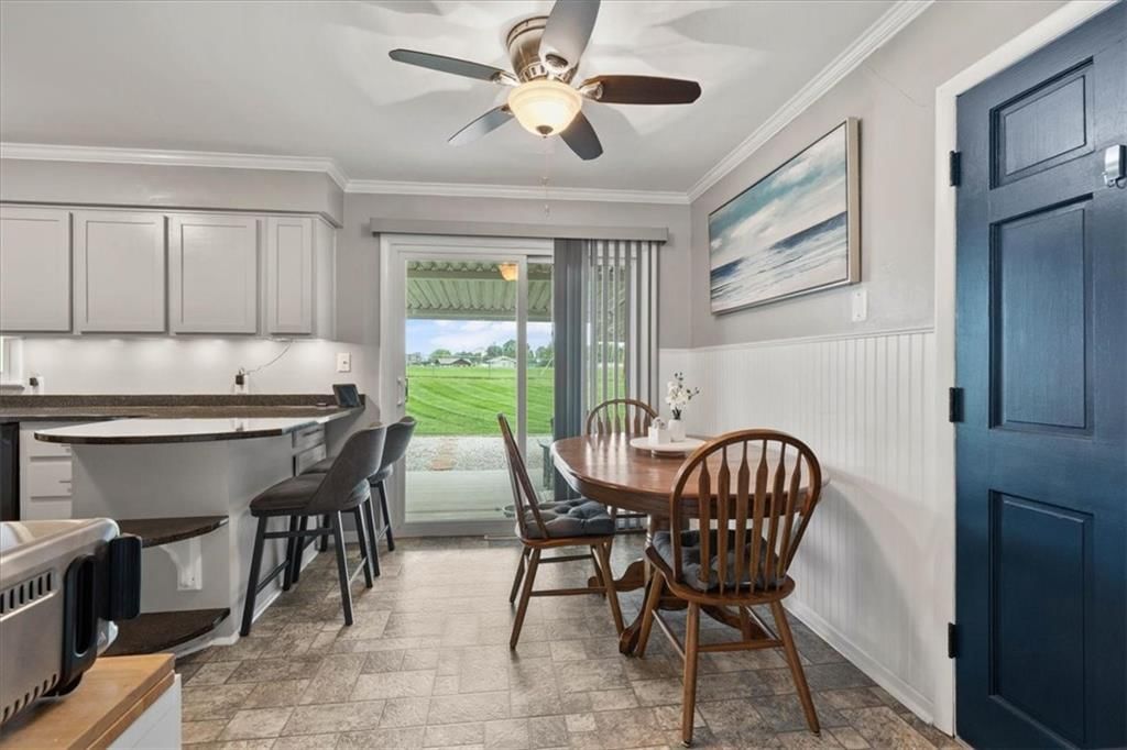 420 NW Village Court — photo 7