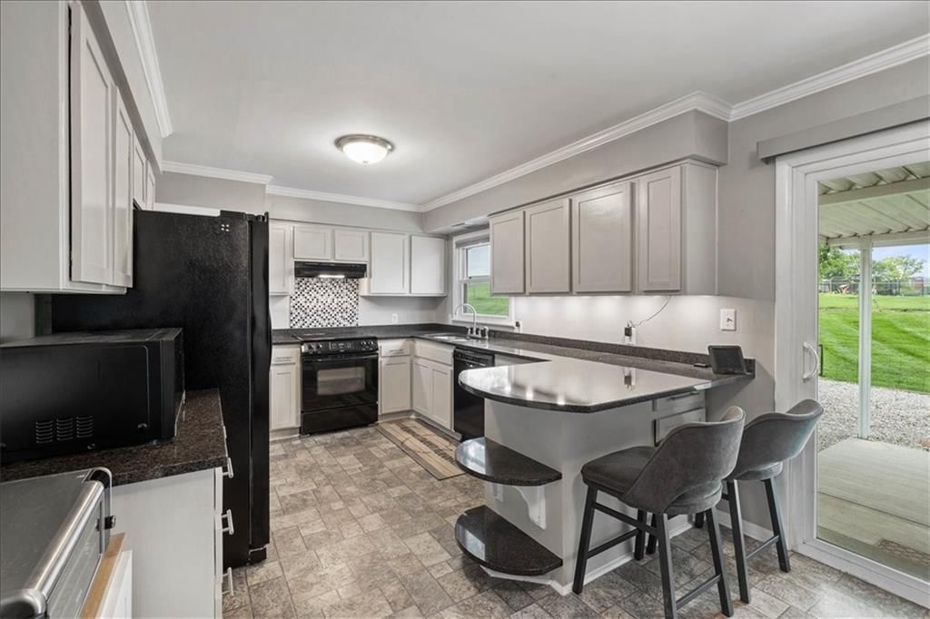 420 NW Village Court — photo 9