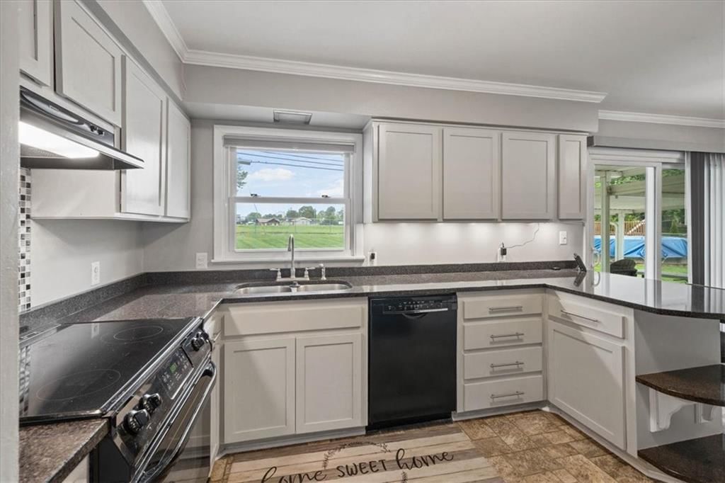 420 NW Village Court — photo 10