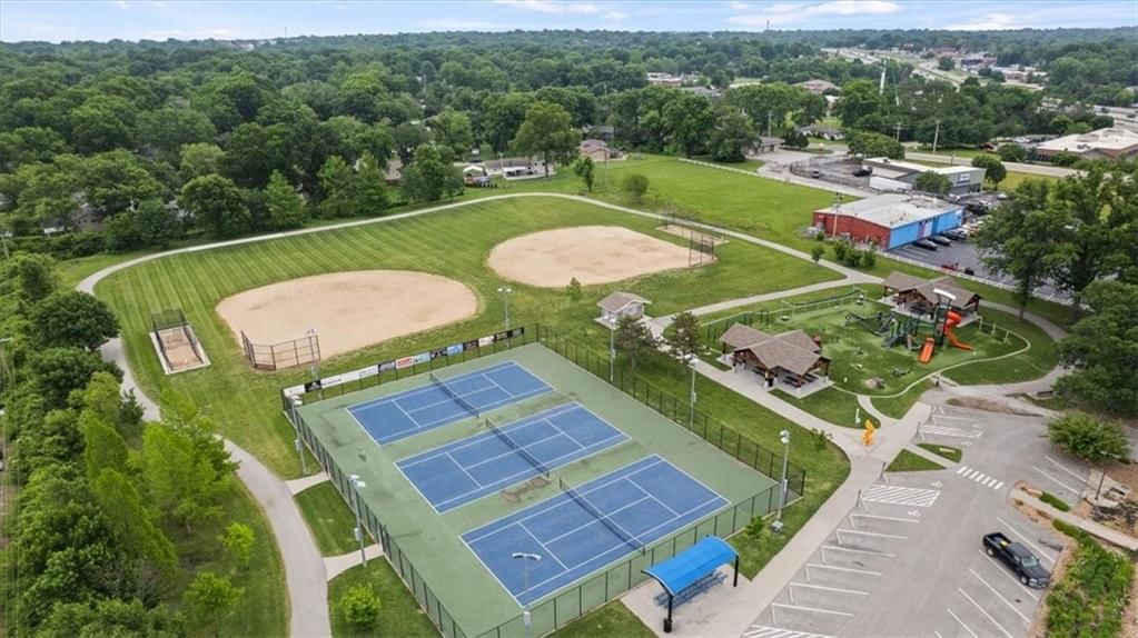 420 NW Village Court — photo 30