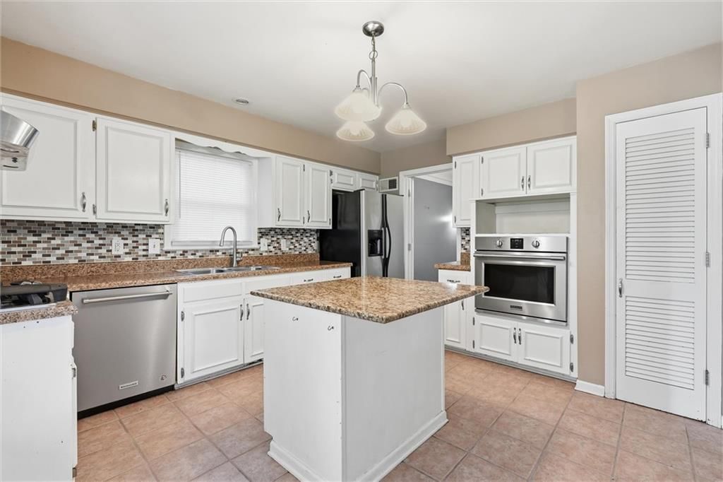 10930 Lydia Avenue — photo 11