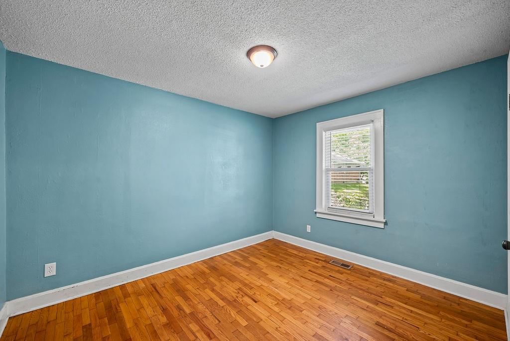 522 E Walnut Street — photo 8