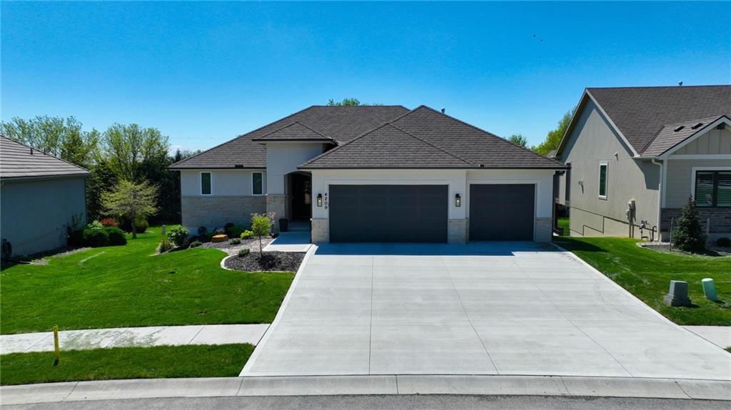 4209 NE Hideaway Drive — photo 1
