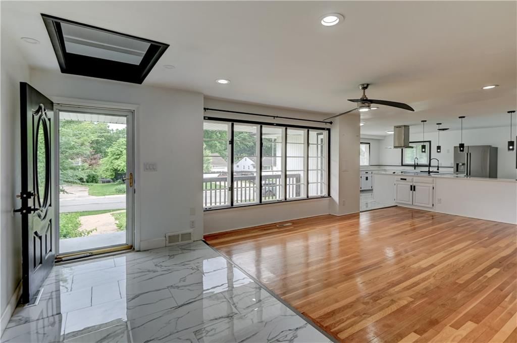 1102 W 85th Terrace — photo 11