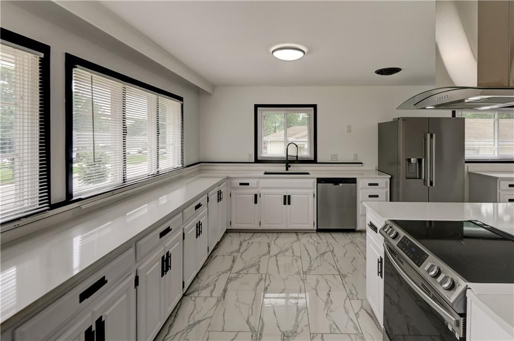 1102 W 85th Terrace — photo 16