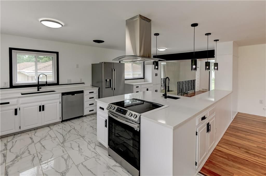 1102 W 85th Terrace — photo 17