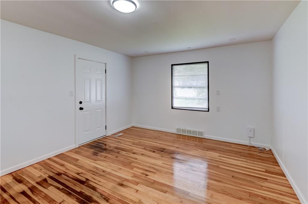 1102 W 85th Terrace — photo 25