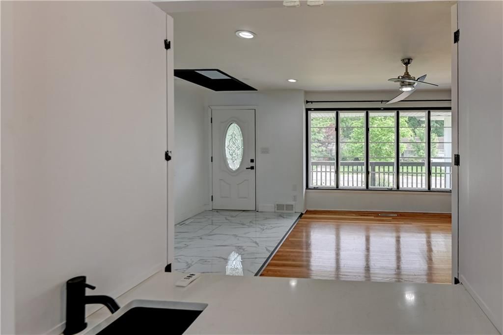 1102 W 85th Terrace — photo 31