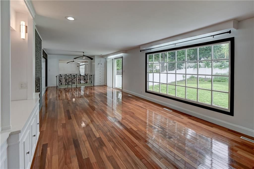 1102 W 85th Terrace — photo 32