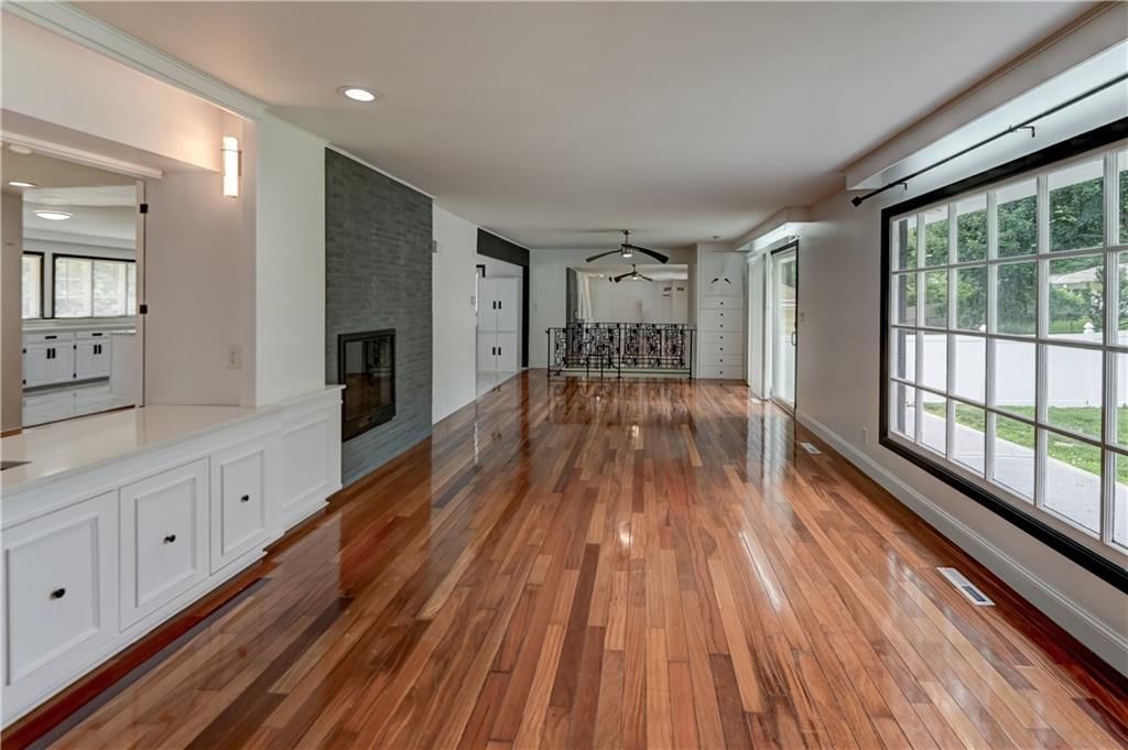 1102 W 85th Terrace — photo 33