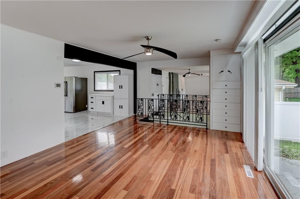 1102 W 85th Terrace — photo 36