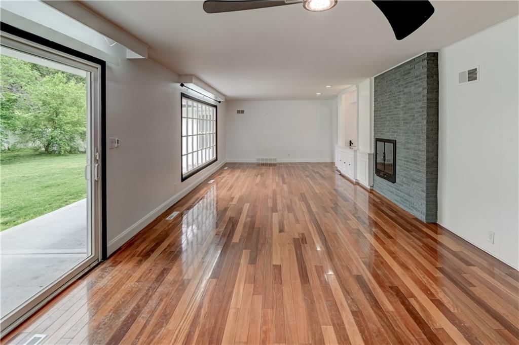 1102 W 85th Terrace — photo 38